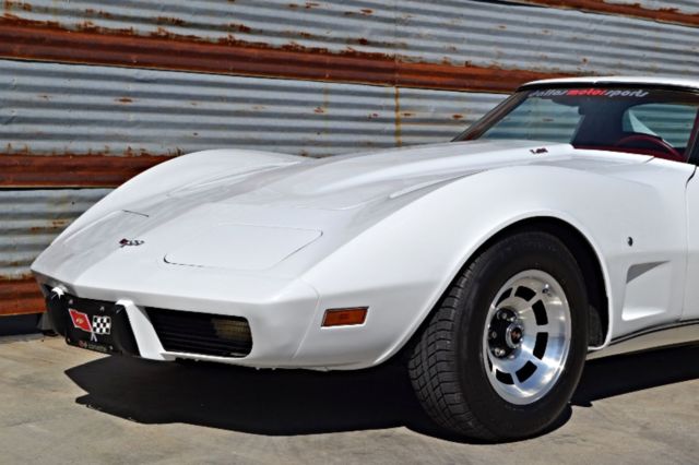 1977 White Chevrolet Corvette Coupe
