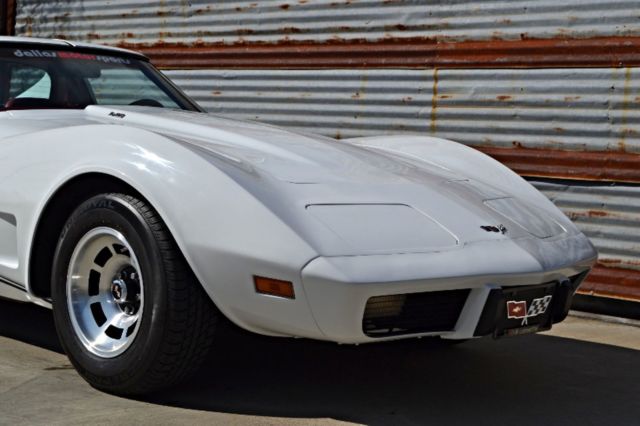 1977 White Chevrolet Corvette Coupe