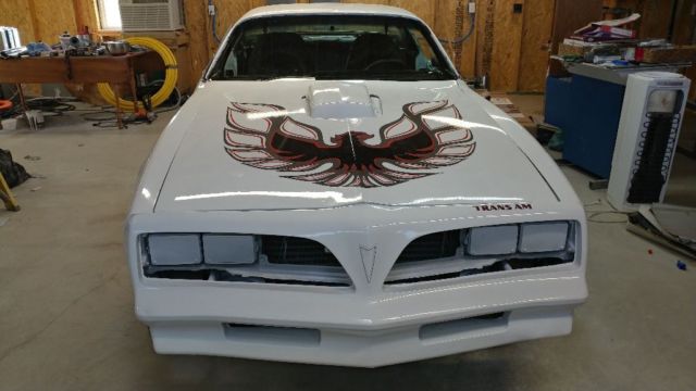 1977 White perl Pontiac Trans Am Coupe
