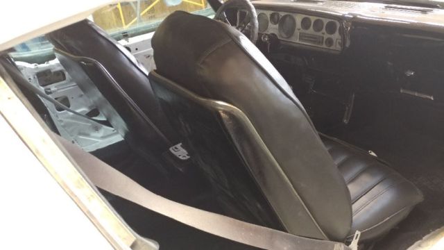 1977 White perl Pontiac Trans Am Coupe