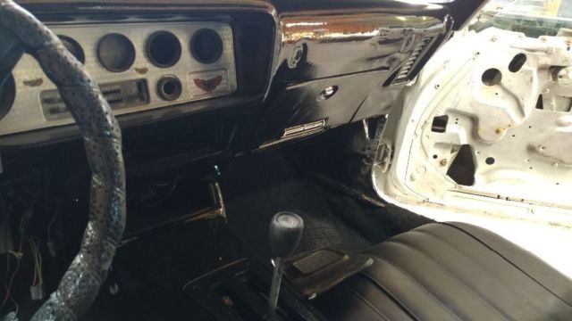 1977 White perl Pontiac Trans Am Coupe