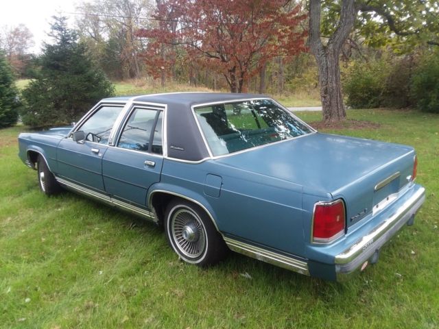 1989 Blue Ford Crown Victoria Sedan