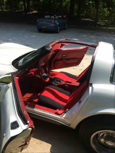 1978 White Chevrolet Corvette