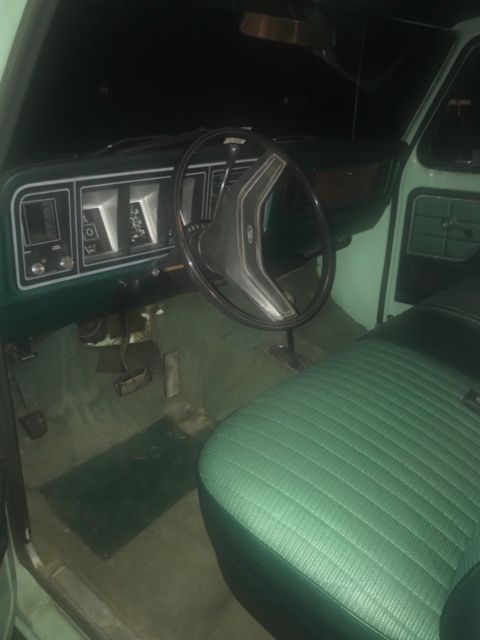 1978 Green / white Ford F-150 Pickup / short bed