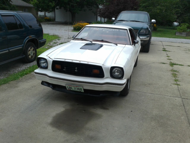 1978 White Ford Mustang Fastback