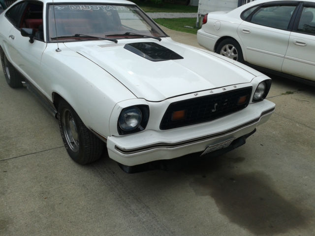 1978 White Ford Mustang Fastback