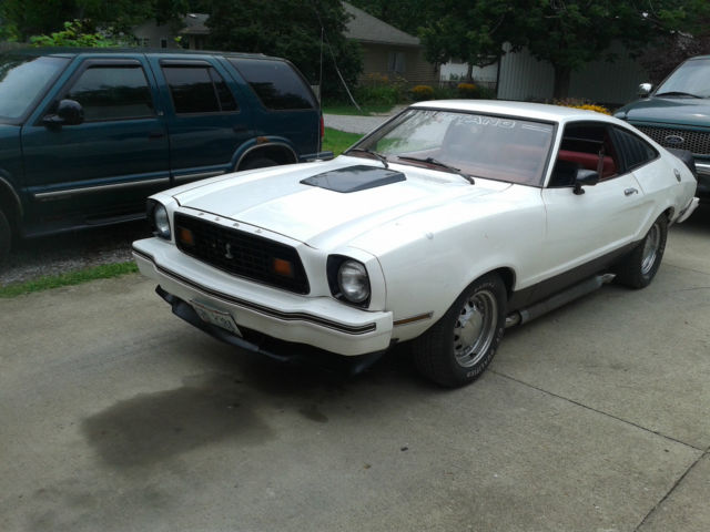 1978 White Ford Mustang Fastback
