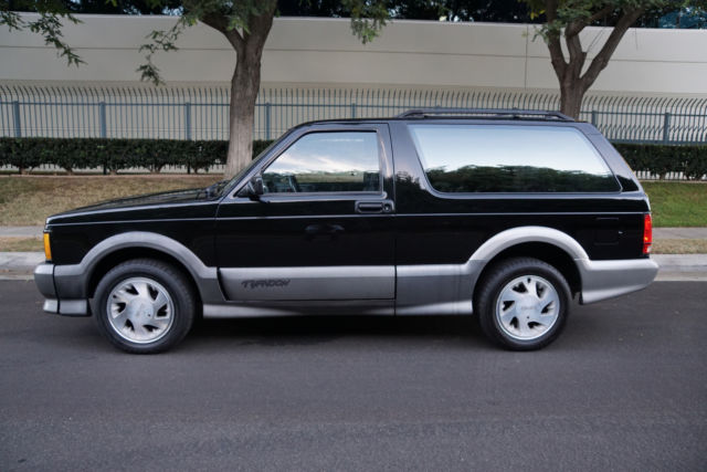 1992 Black GMC Typhoon SUV