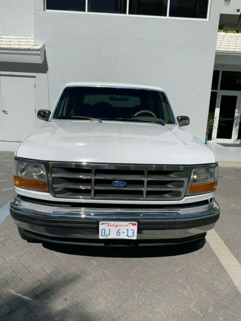 1993 White Ford Bronco SUV