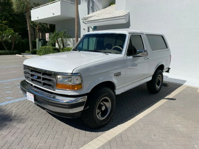 1993 White Ford Bronco SUV