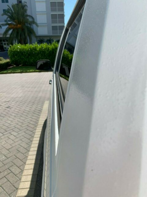 1993 White Ford Bronco SUV