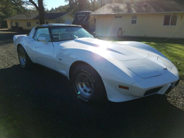 1979 White Chevrolet Corvette Coupe