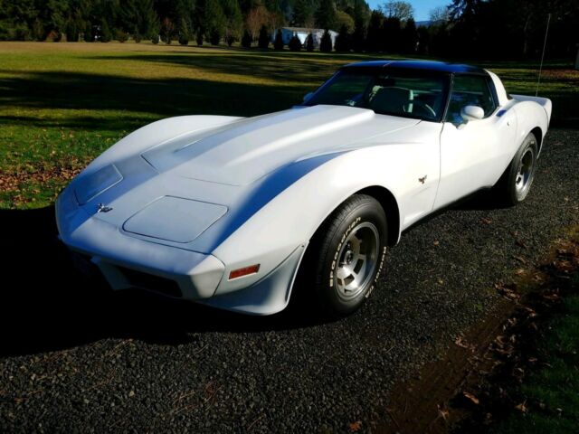 1979 White Chevrolet Corvette Coupe