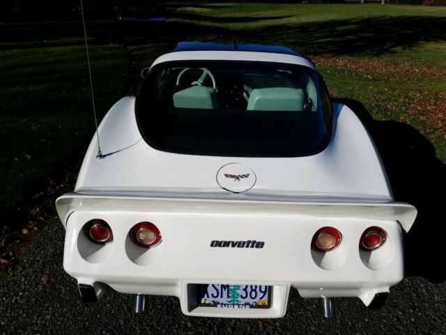 1979 White Chevrolet Corvette Coupe