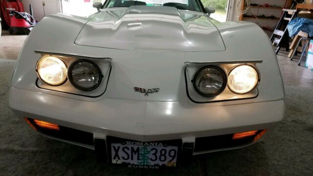 1979 White Chevrolet Corvette Coupe
