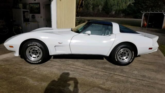 1979 White Chevrolet Corvette Coupe