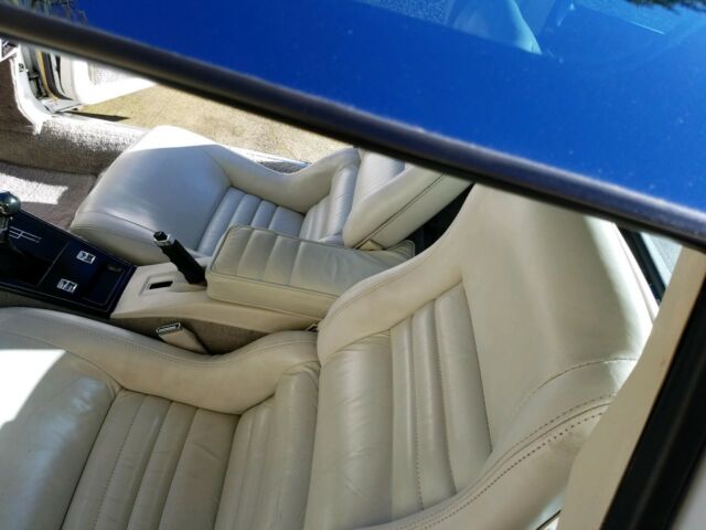 1979 White Chevrolet Corvette Coupe