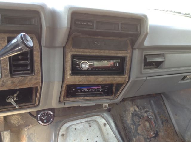 1986 Silver Ford F-250 Standard Cab Pickup