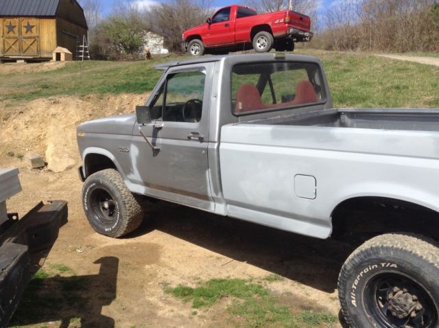 1986 Silver Ford F-250 Standard Cab Pickup