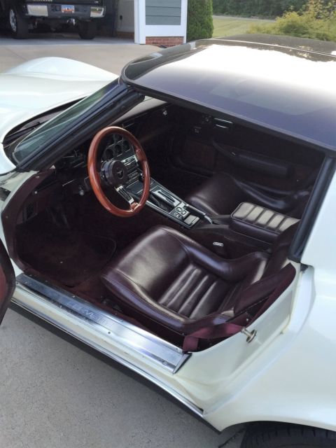 1980 Pearl white Chevrolet Corvette Coupe