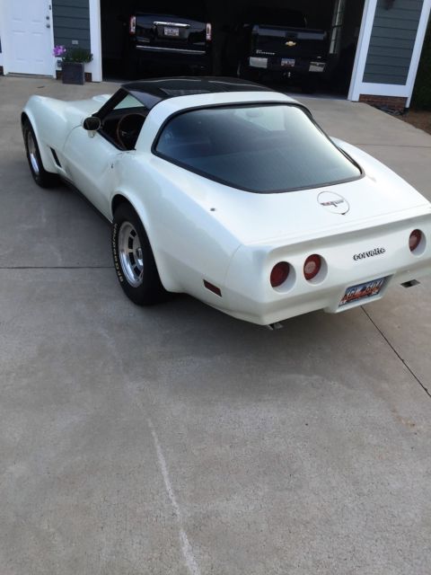 1980 Pearl white Chevrolet Corvette Coupe