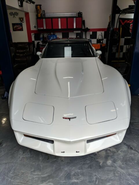 1981 White Chevrolet Corvette Coupe