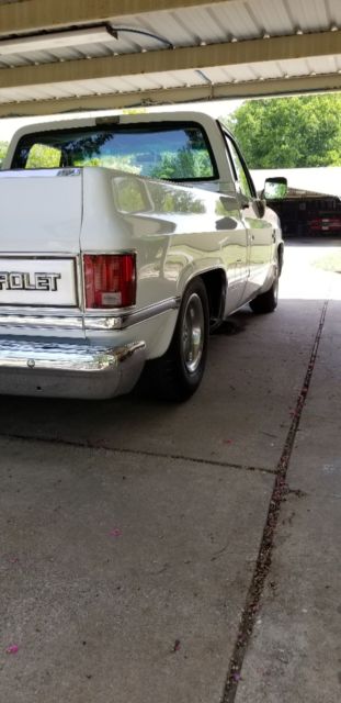 1982 White Chevrolet C-10 Standard Cab Pickup