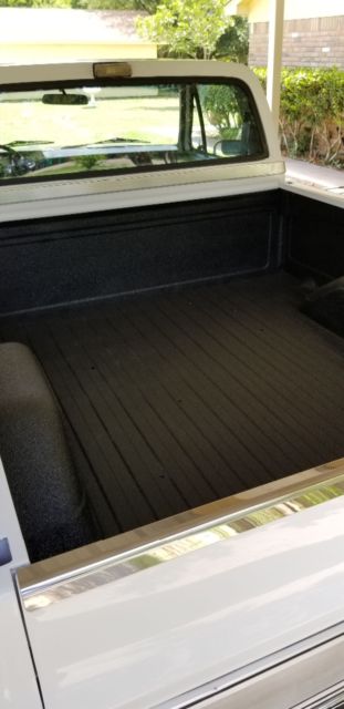 1982 White Chevrolet C-10 Standard Cab Pickup
