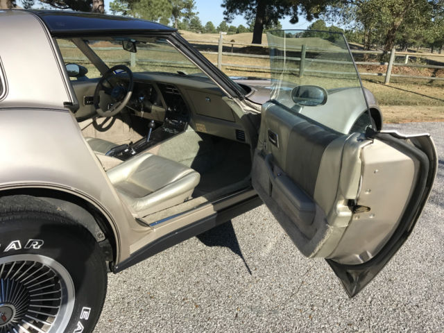 1982 Silver Chevrolet Corvette Coupe