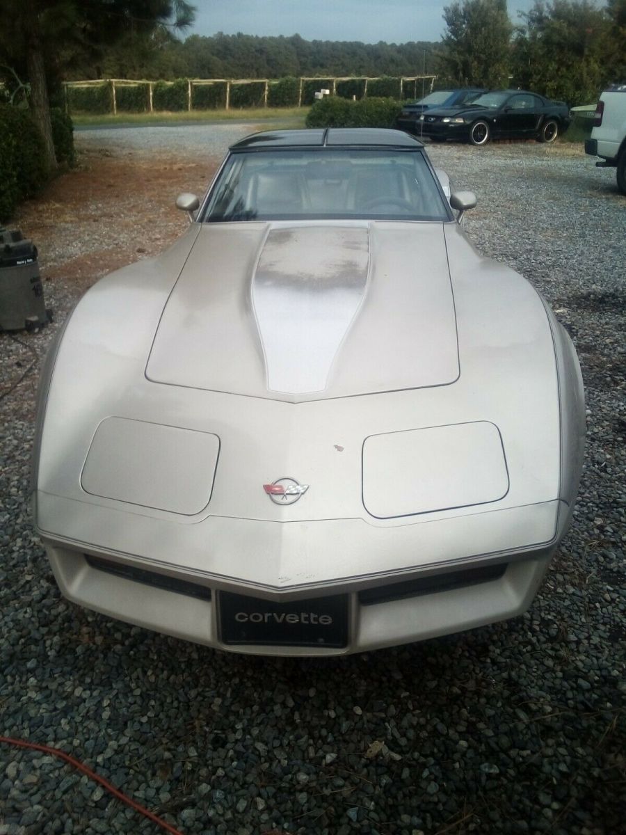 1982 Silver Chevrolet Corvette Coupe
