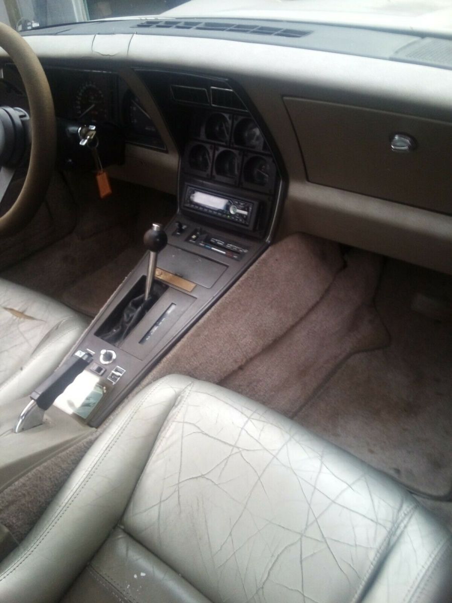 1982 Silver Chevrolet Corvette Coupe