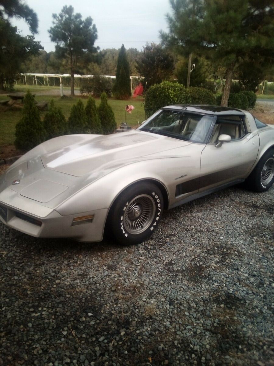 1982 Silver Chevrolet Corvette Coupe