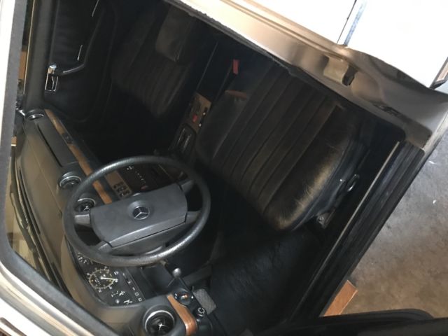 1982 Blue Mercedes-Benz 300-Series Sedan