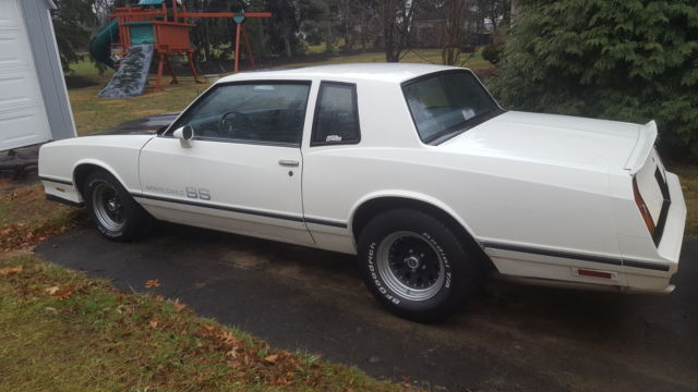 1984 White Chevrolet Monte Carlo Coupe