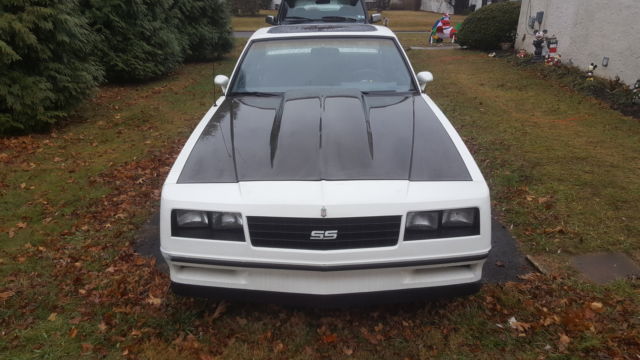 1984 White Chevrolet Monte Carlo Coupe