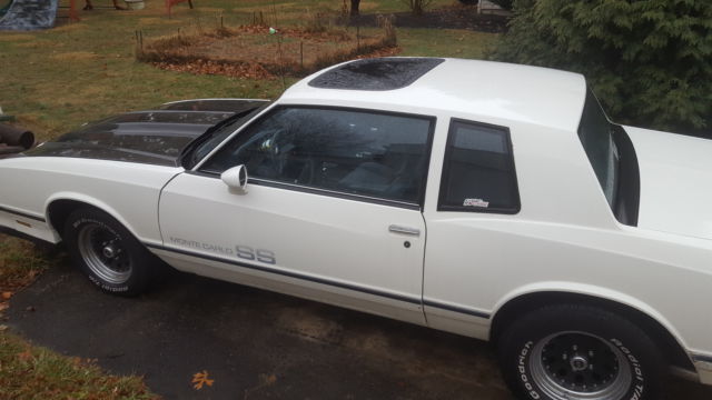 1984 White Chevrolet Monte Carlo Coupe