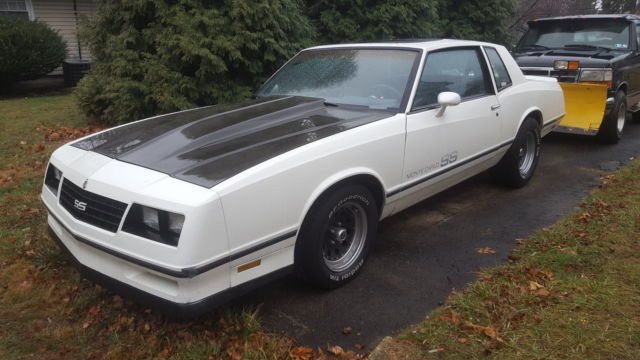 1984 White Chevrolet Monte Carlo Coupe