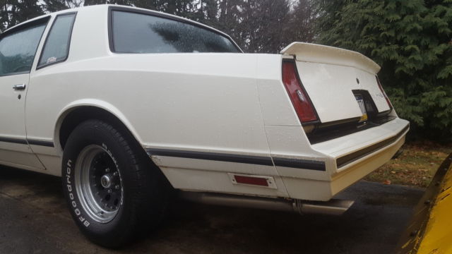 1984 White Chevrolet Monte Carlo Coupe