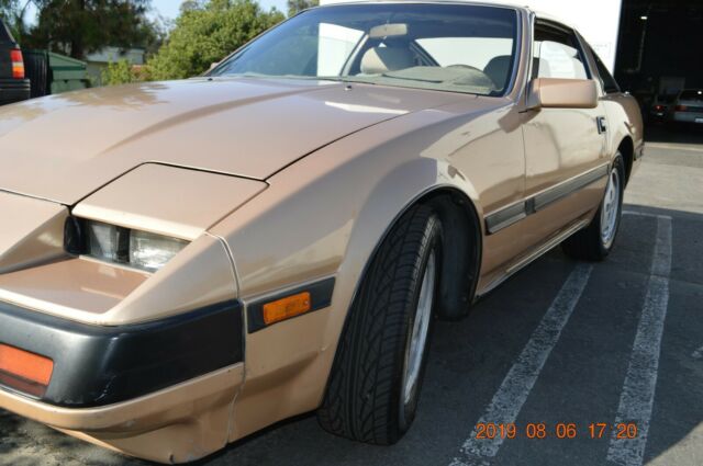 1985 Gold Nissan 300ZX Coupe