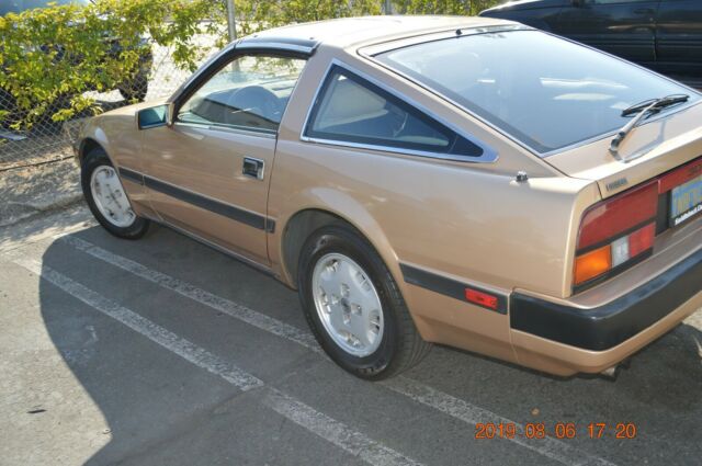 1985 Gold Nissan 300ZX Coupe