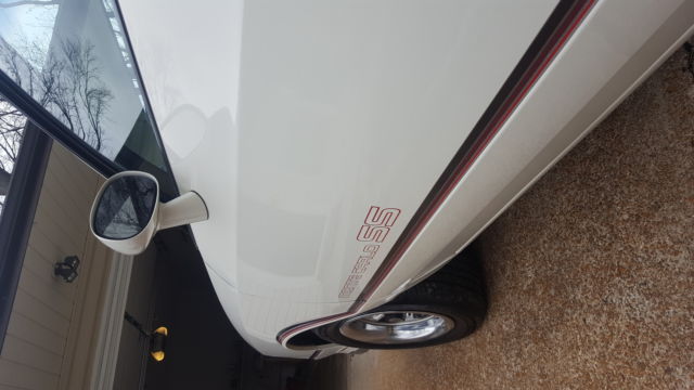 1985 White Chevrolet Monte Carlo Coupe