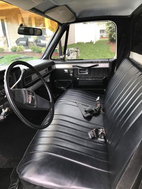 1985 White Chevrolet C-10 Standard Cab Pickup