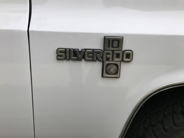 1985 White Chevrolet C-10 Standard Cab Pickup