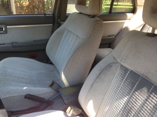 1985 Silver Nissan Maxima Sedan