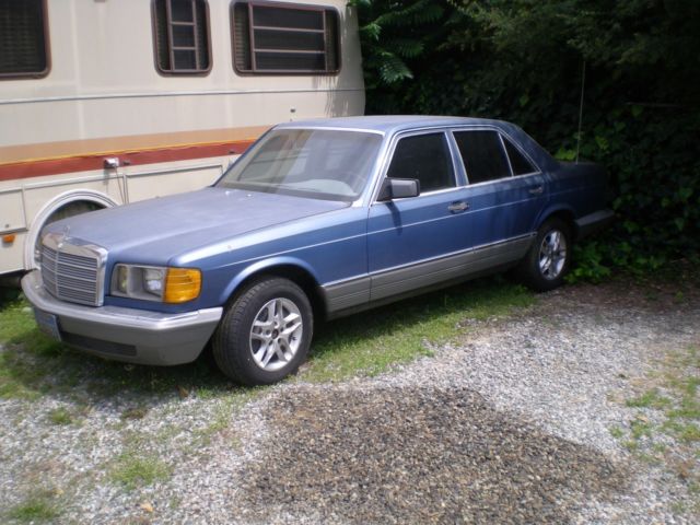 1985 Blue Mercedes-Benz 300-Series SEDAN