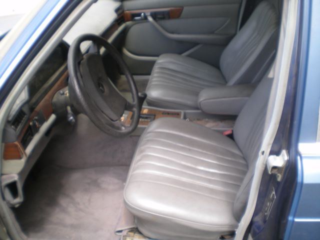 1985 Blue Mercedes-Benz 300-Series SEDAN