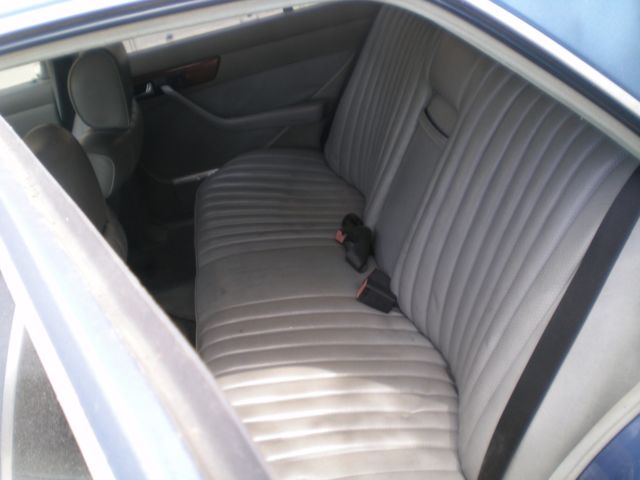 1985 Blue Mercedes-Benz 300-Series SEDAN