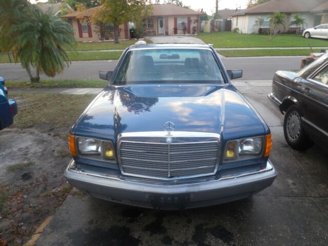 1985 Blue Mercedes-Benz 300-Series Sedan
