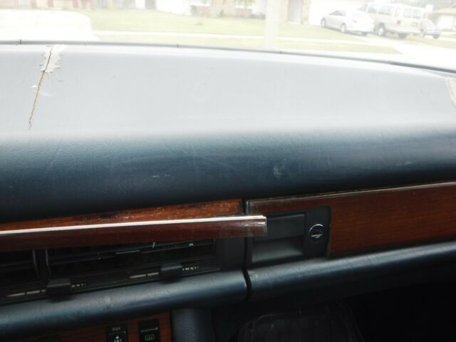 1985 Blue Mercedes-Benz 300-Series Sedan