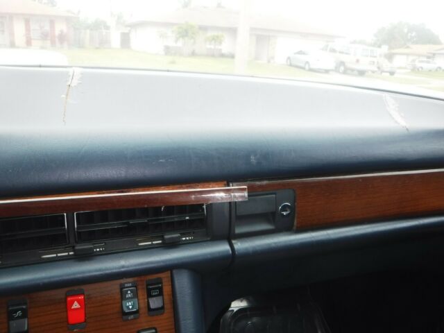 1985 Blue Mercedes-Benz 300-Series Sedan